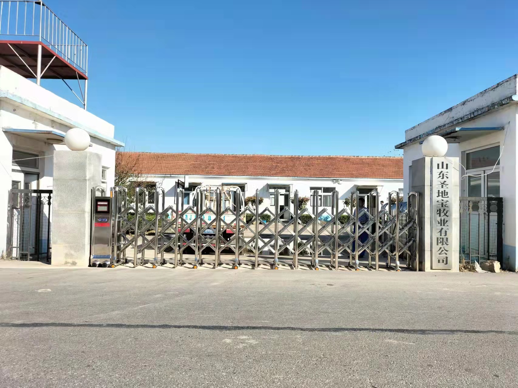 泰安迎金学校两翼自动旋转门