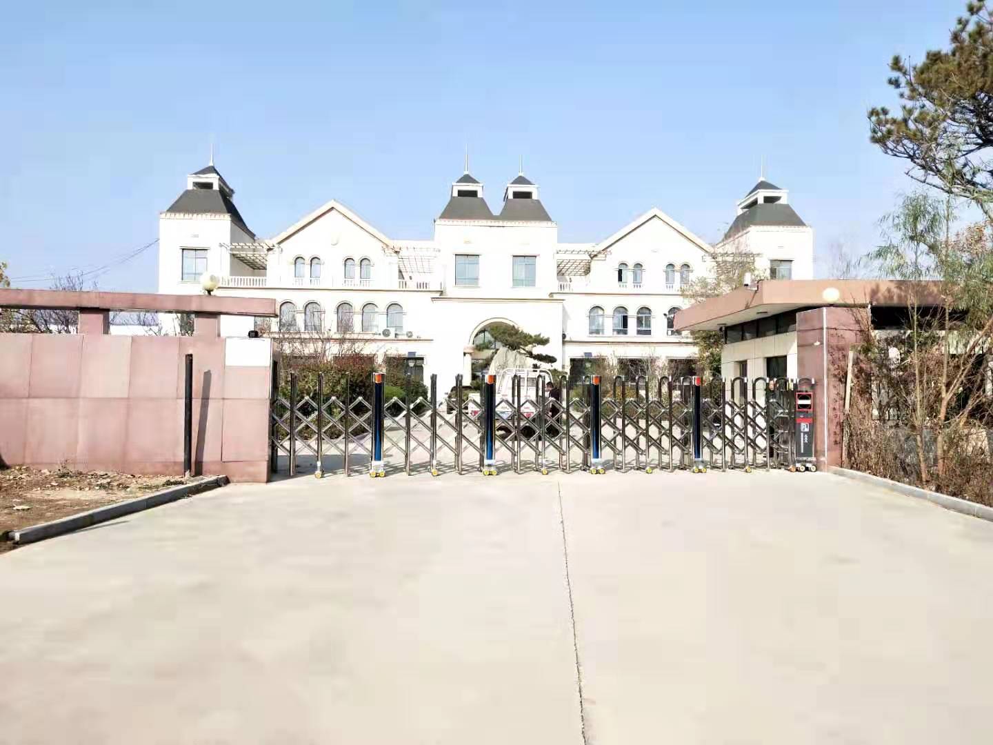 泰安迎金伸缩门适用于各行业场所出入口