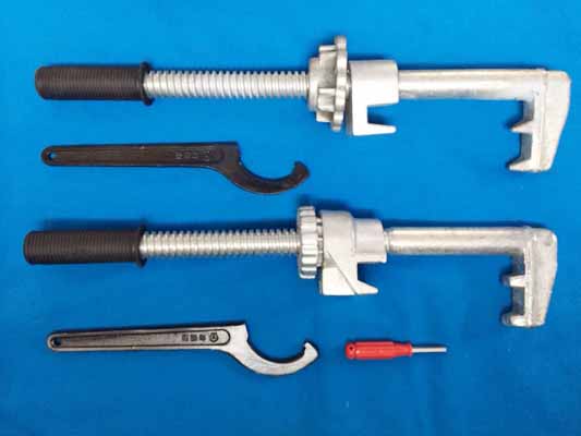 斥离铁路尖轨钩锁器