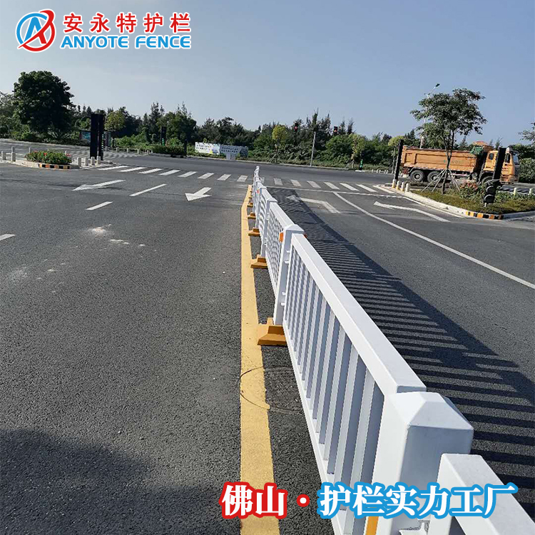 顺德区市政交通护栏 路中灰色分隔栏定制厂家