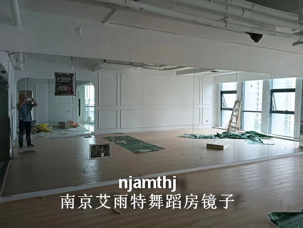 马群健身房镜子