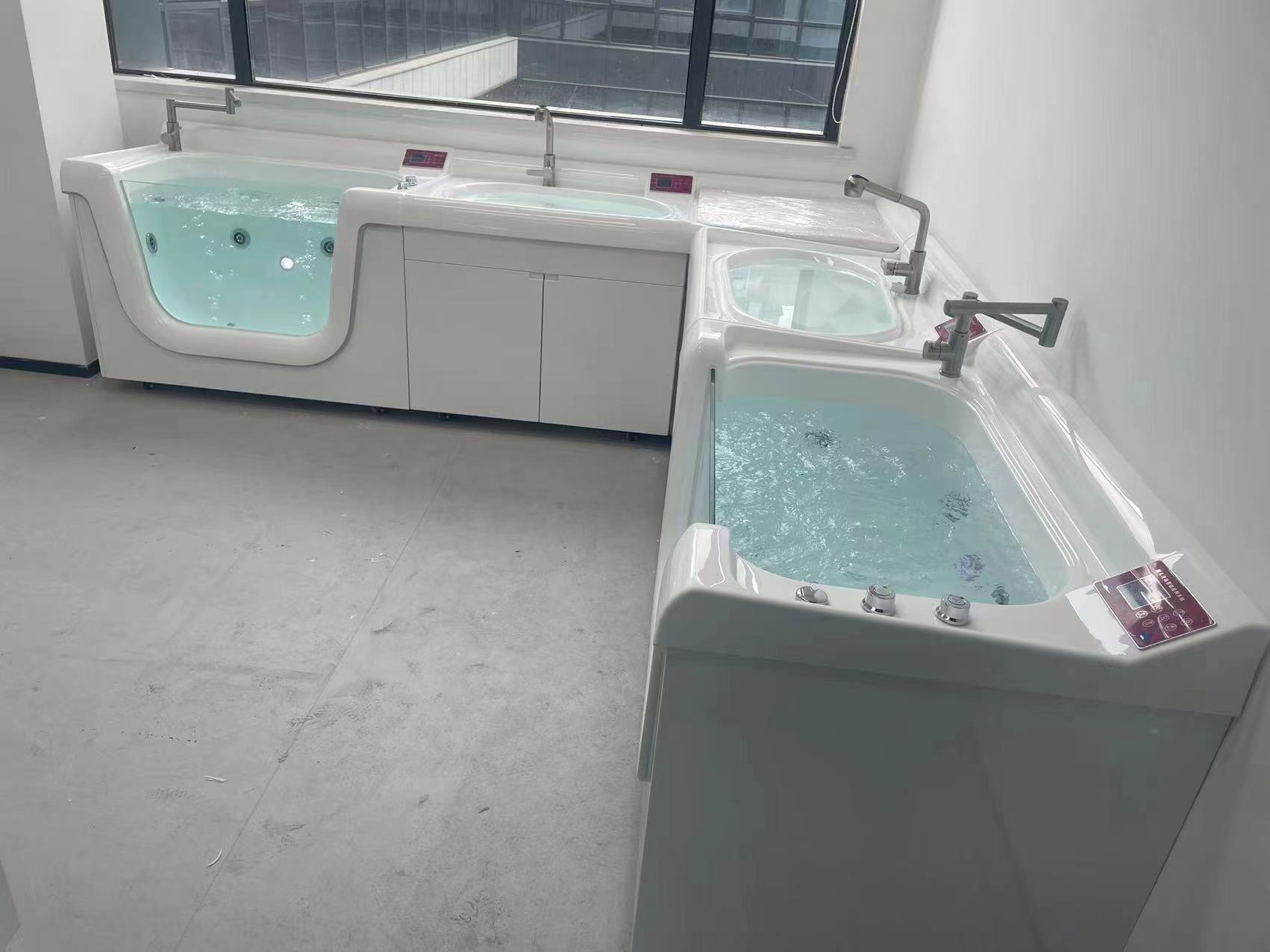 婴幼儿智能洗浴设备  婴儿游泳池 护理抚触台