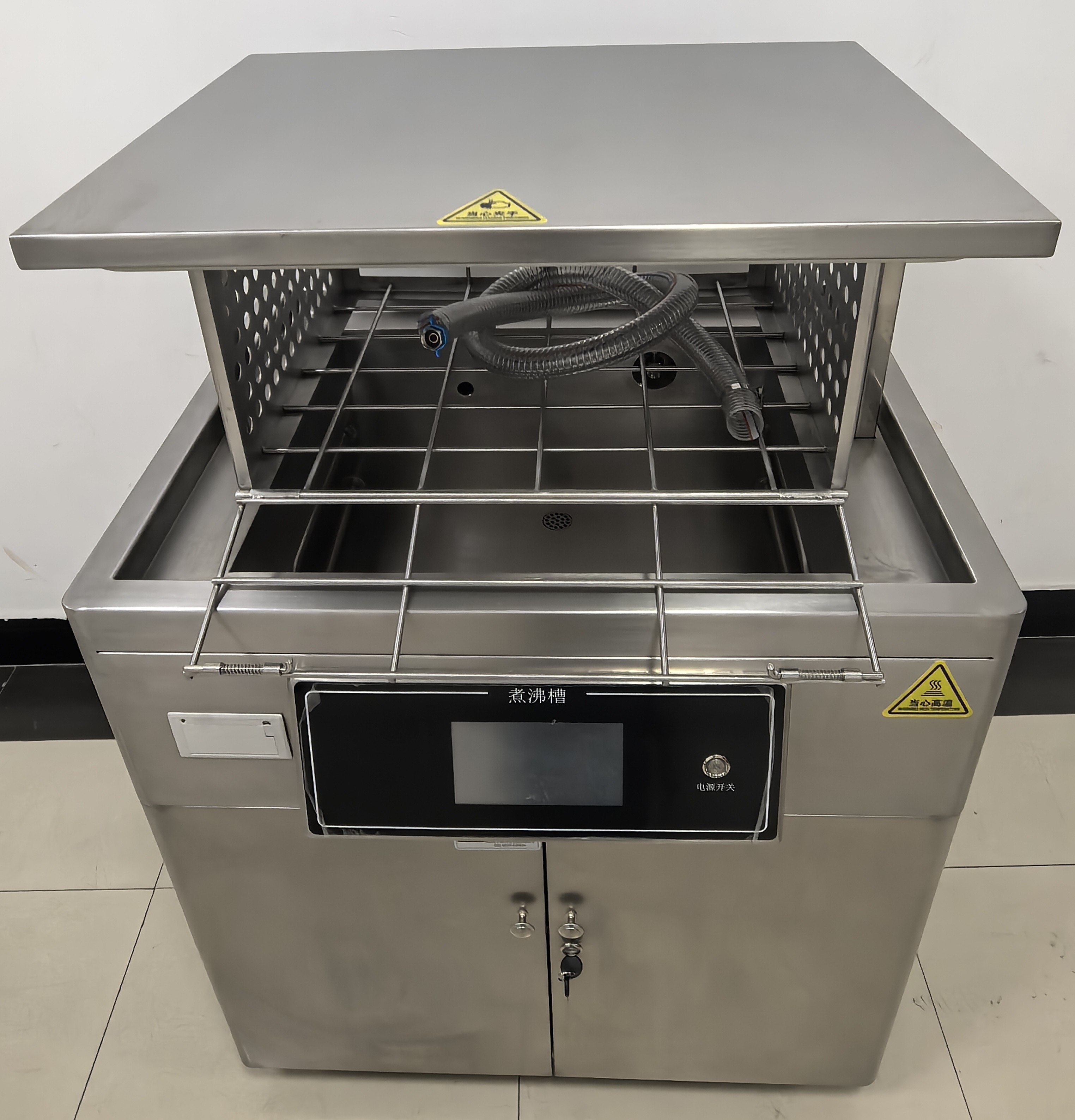 槽体及外壳均采用304不锈钢医用煮沸机