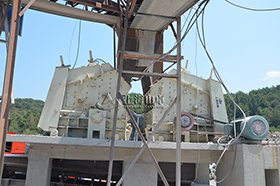 磷矿石反击式破碎机，上海山卓环保装备有限公司