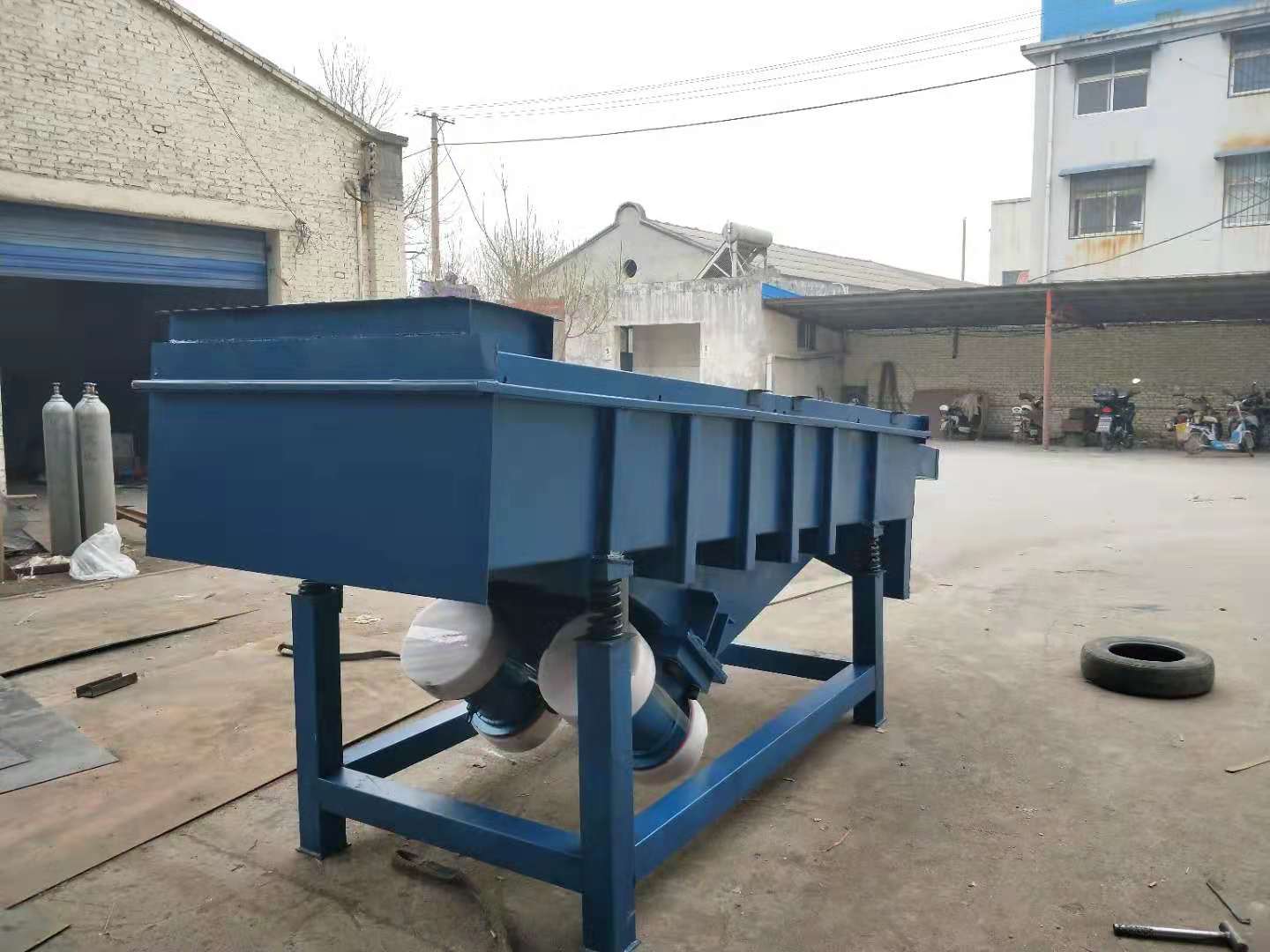 大型矿用直线震动筛 用于分离矿石与杂质