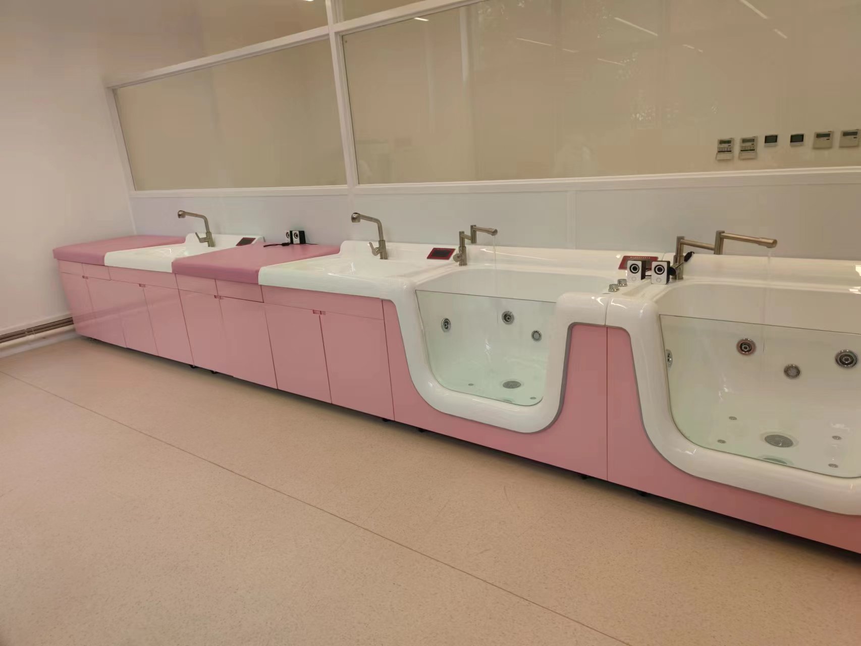 新生儿 护理台 婴儿游泳池 宝宝洗浴中心 洗礼池