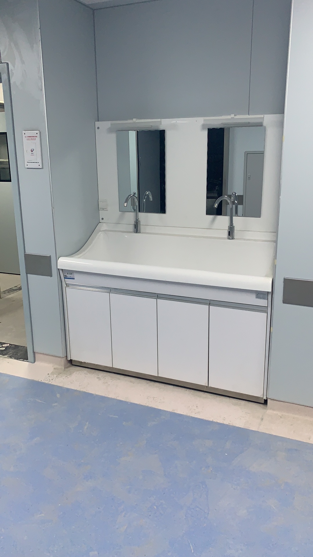 高分子材质两人位三人洗手池可配感应肥皂器