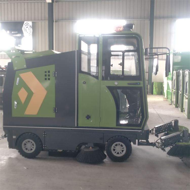 山东环卫雾炮电动四轮扫地车厂家价格多少钱