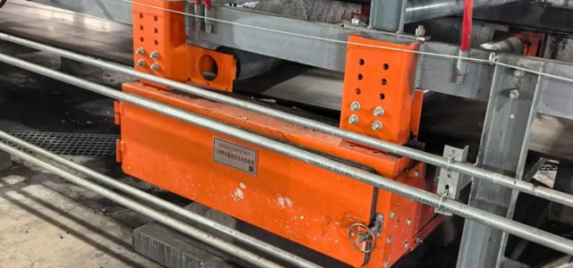 回程输送机皮带清扫箱的作用 与使用