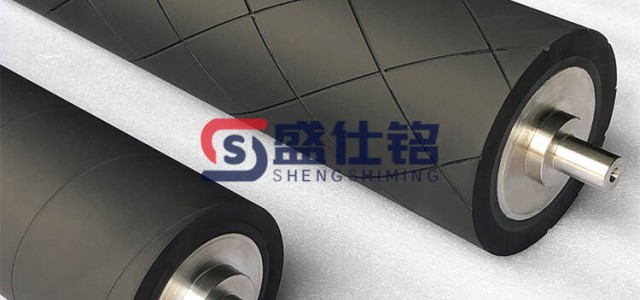 轻量化革命驱动工业提速 碳纤维包胶辊迎来爆发式增长